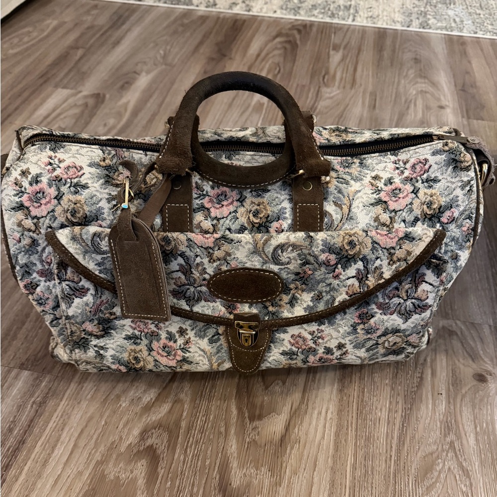 Vintage women’s travel bag